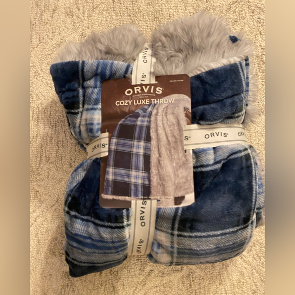 Orvis Cozy Luxe Throw - New with Tags 60”x70” - Blue Plaid - Very Warm!